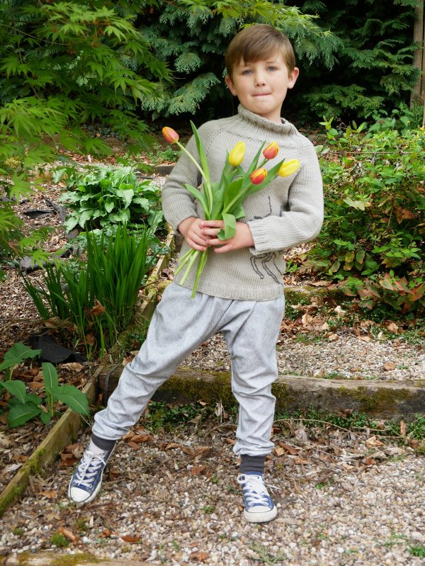 raglan sleeve sweater knitting pattern with the harem joggers