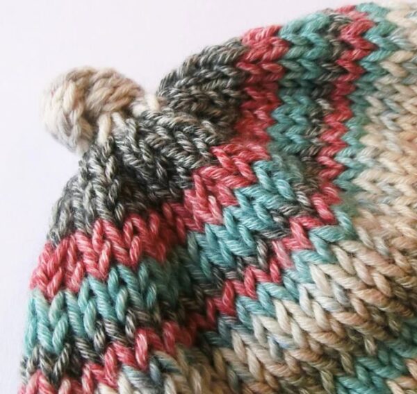 baby hat with knot pattern