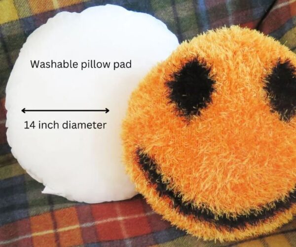 smiley pillow knit
